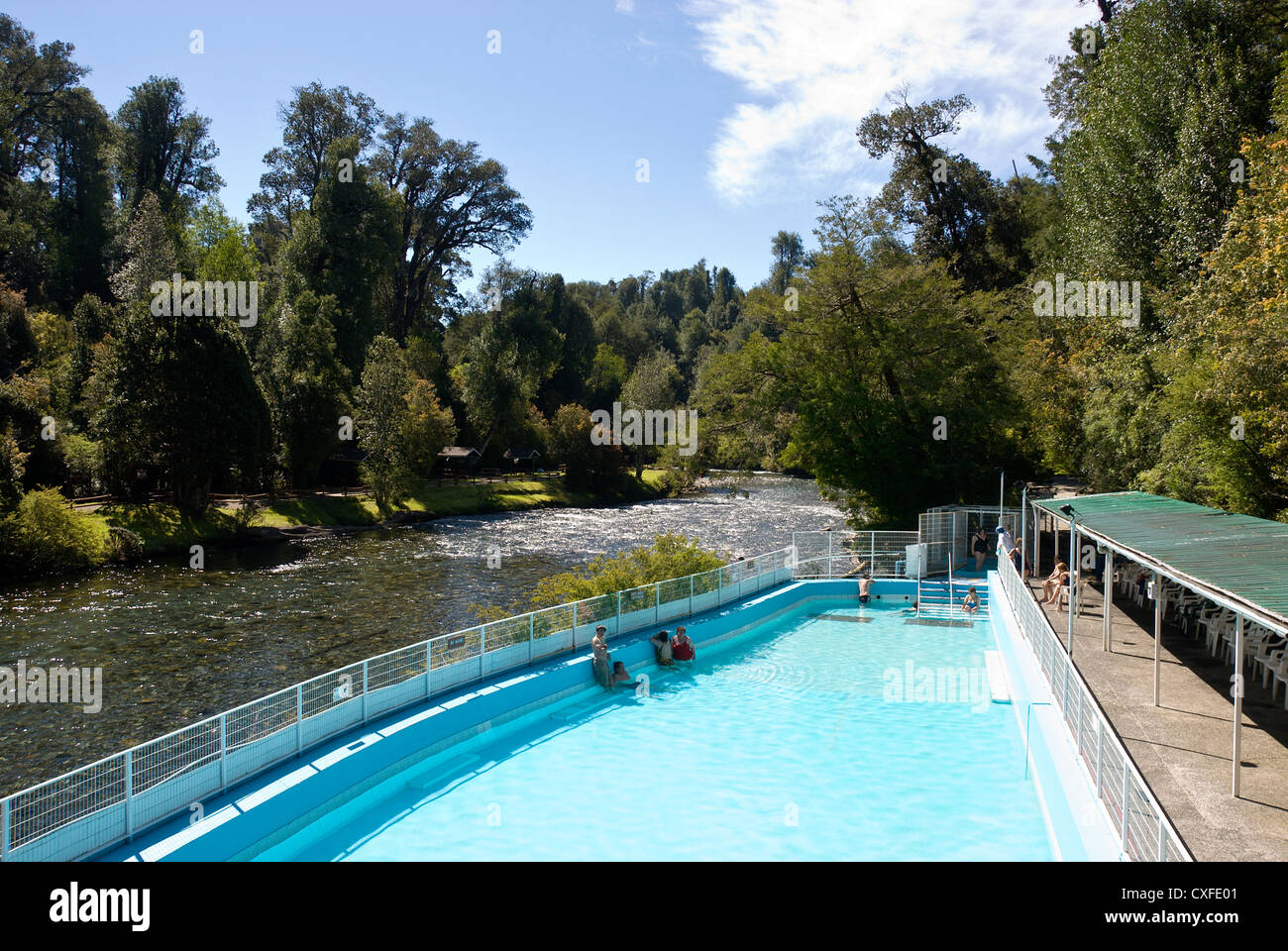 Elk198-3290 Cile, Puyehue National Park, piscina termale Foto Stock