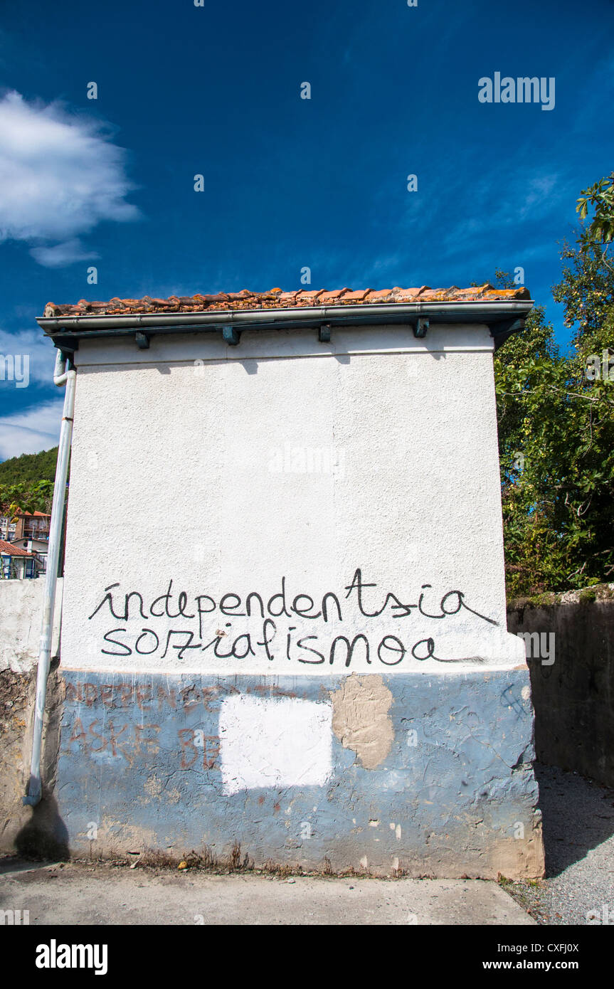 Indipendenza di protesta vernice a Mundaka Wall street. Golfo di Guascogna. Paese basco. Spagna. Europa Foto Stock