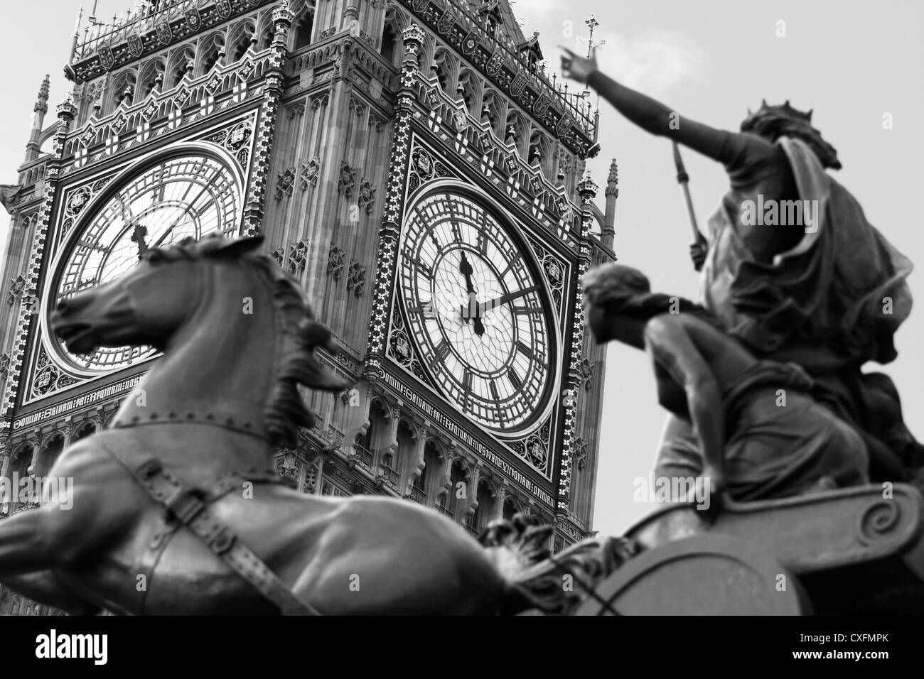 La statua di Boadicea, in Westminster, con Big Ben in background Foto Stock