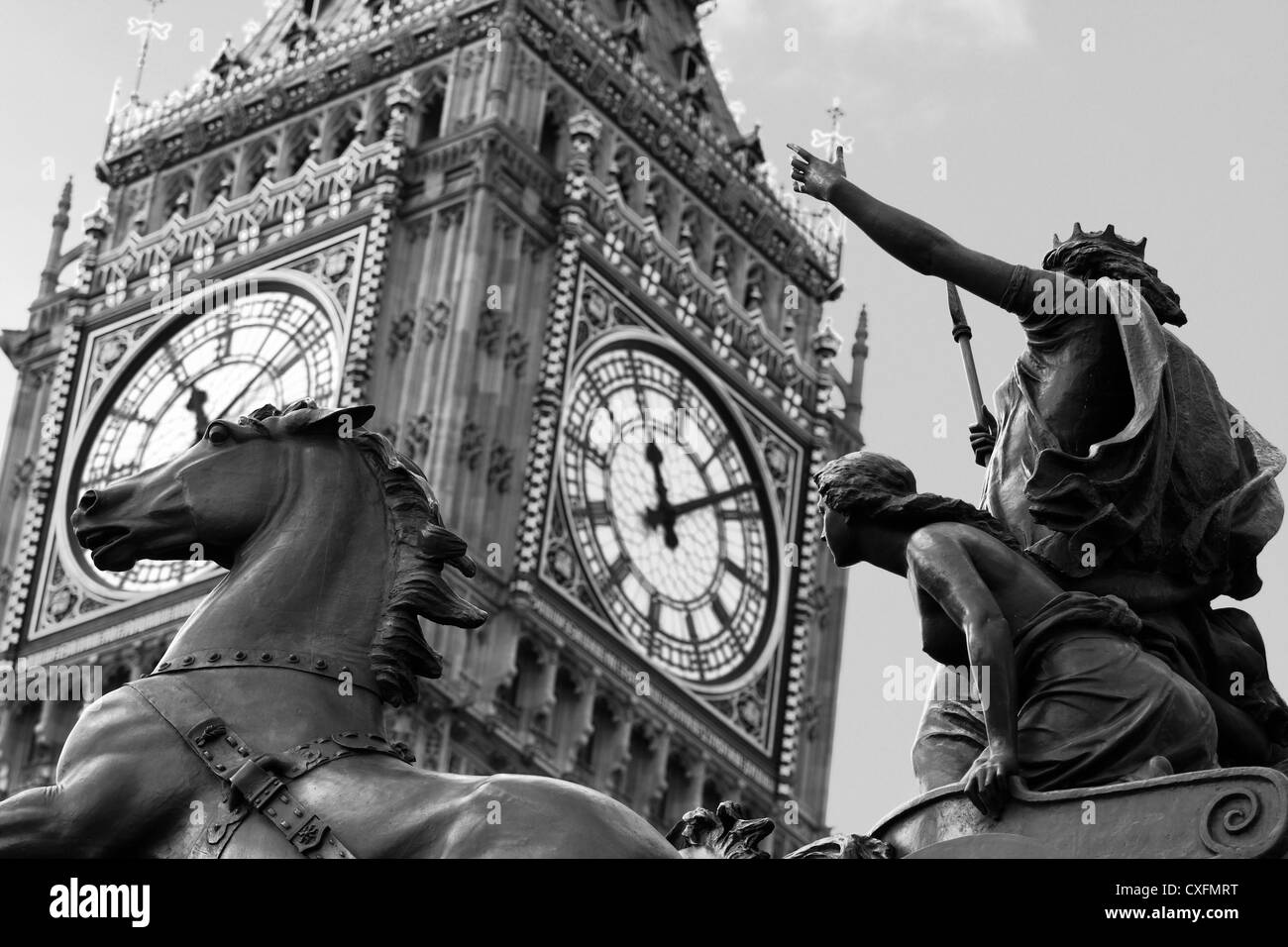 La statua di Boadicea, in Westminster, con Big Ben in background Foto Stock