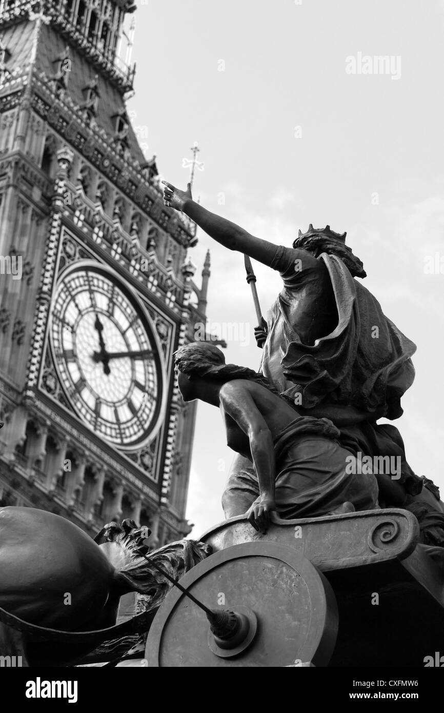 La statua di Boadicea, in Westminster, con Big Ben in background Foto Stock
