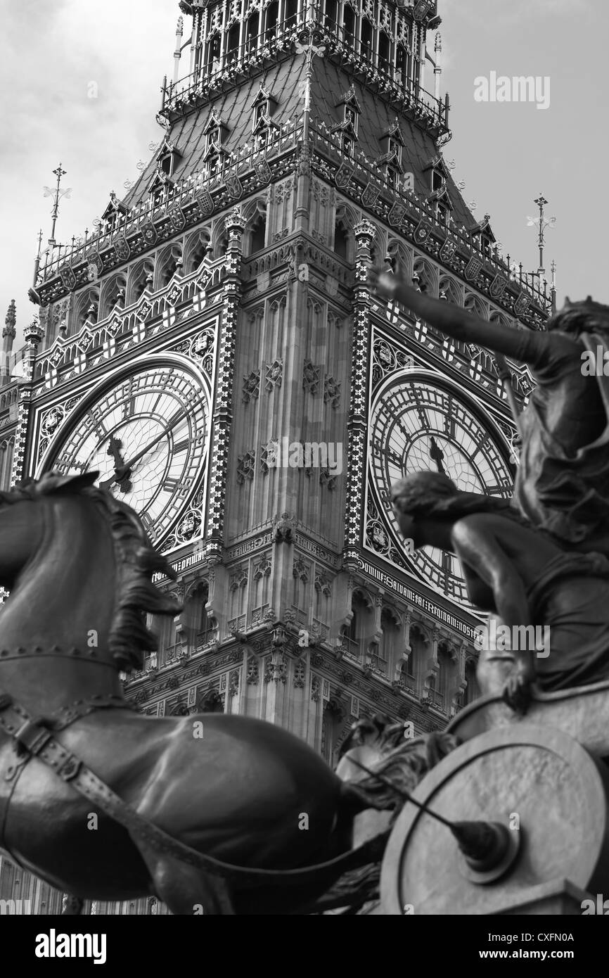 La statua di Boadicea, in Westminster, con Big Ben in background Foto Stock