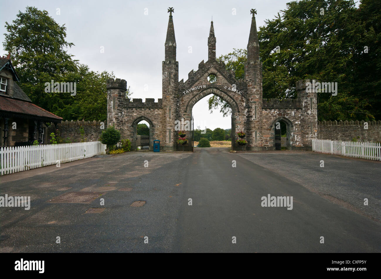 L'ingresso al Castello di Taymouth Kenmore Perth and Kinross in Scozia Foto Stock