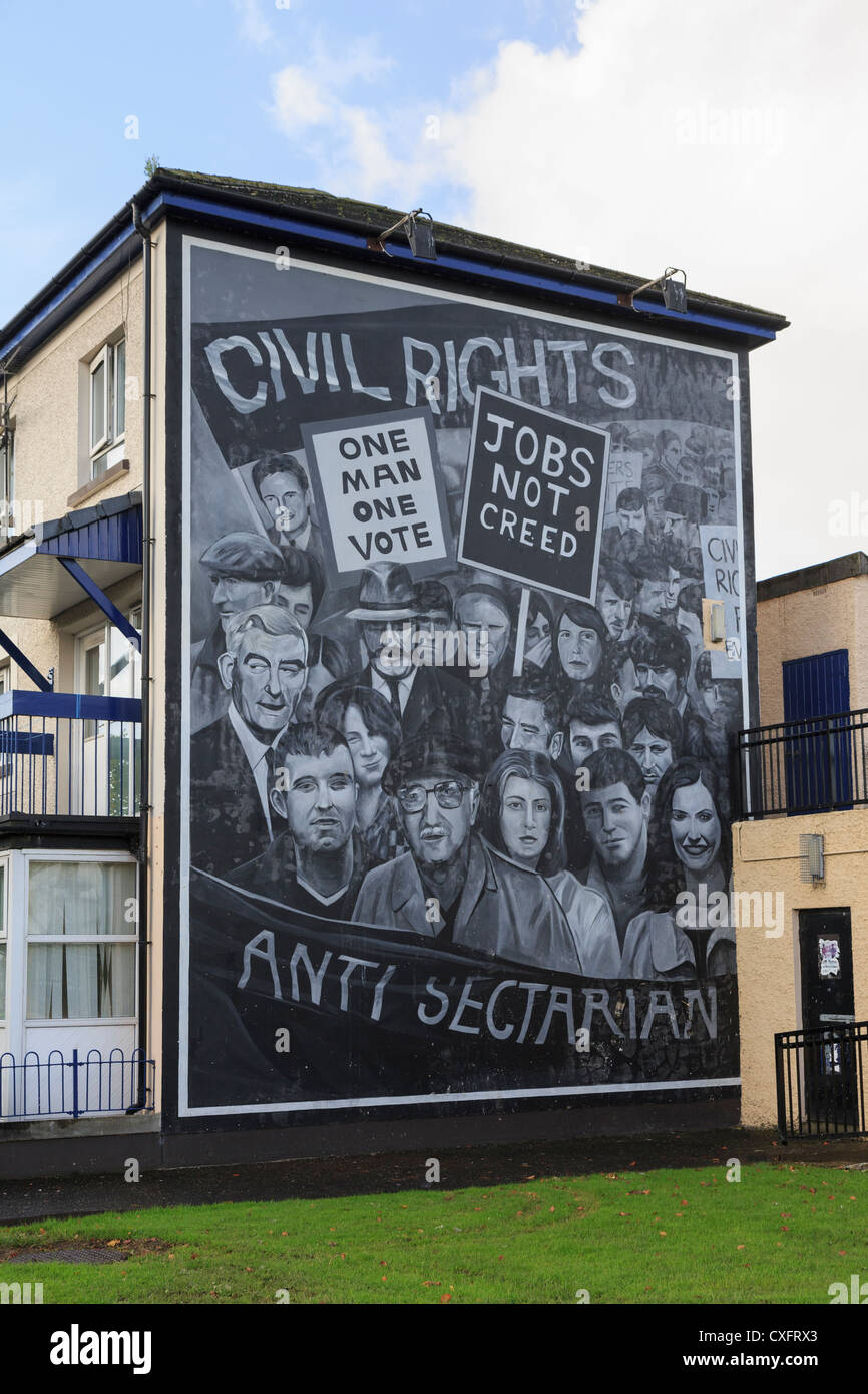 I diritti civili murale dipinto sul lato di una casa come parte delle persone le gallery da Bogside artisti in Derry Co Londonderry Irlanda Regno Unito Foto Stock