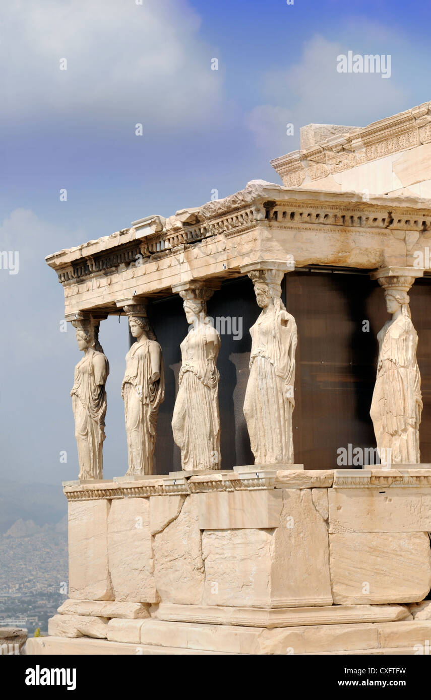L'Eretteo tempio con il Portico delle Cariatidi sull'Acropoli di Atene, Grecia Foto Stock