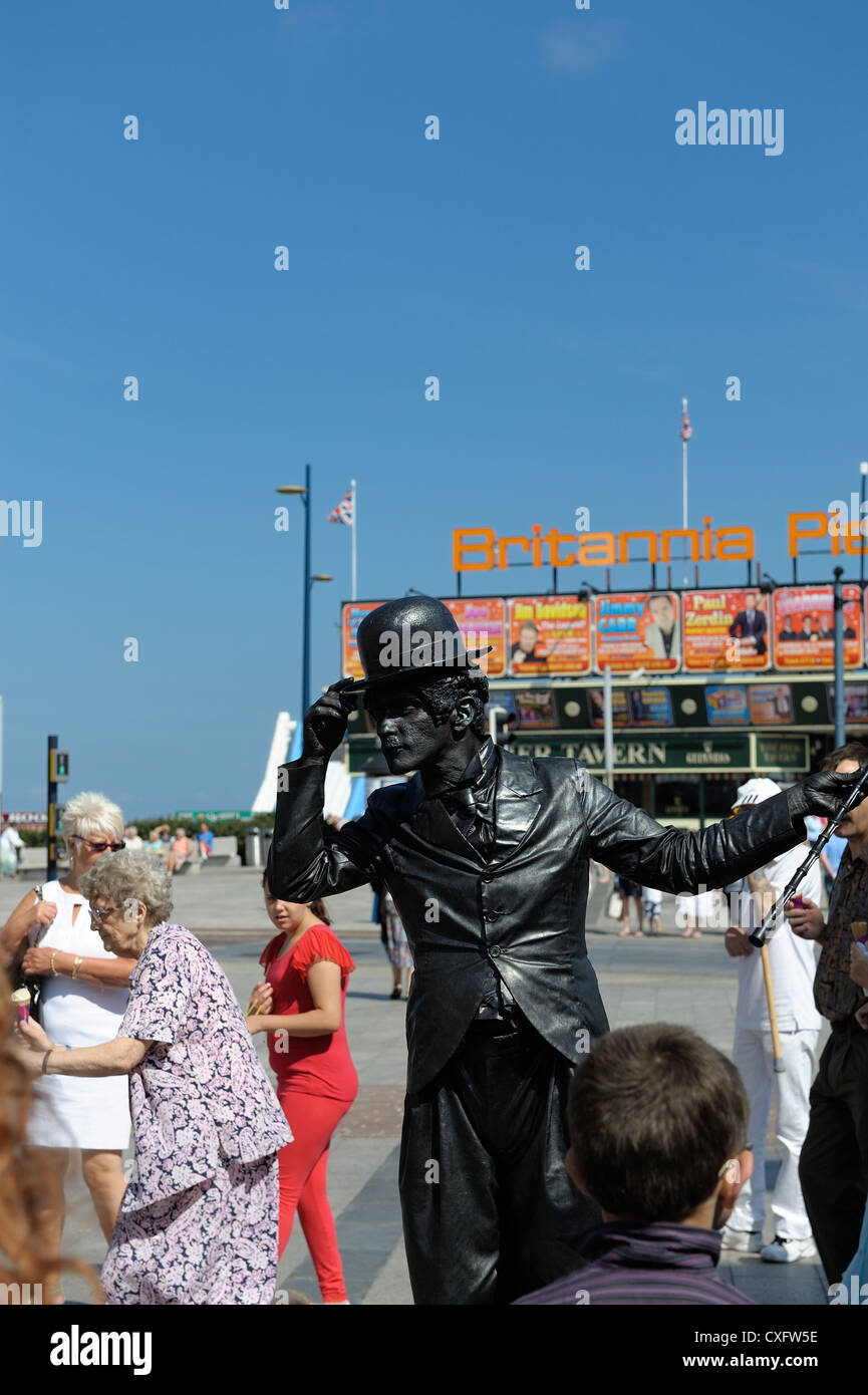 Charlie cappellano street intrattenitore Great Yarmouth fronte mare norfolk England Regno Unito Foto Stock