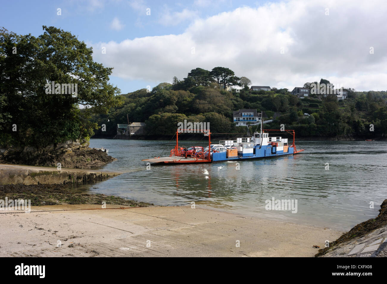 Bodinnick traversata in traghetto e l'estuario Fowey verso fowey Foto Stock