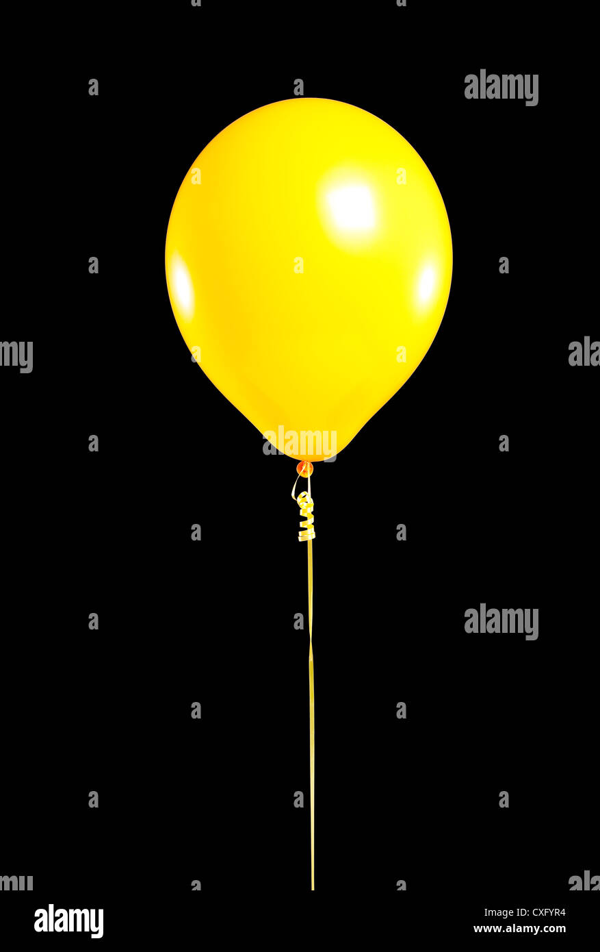 Singolo palloncino giallo su sfondo nero Foto Stock