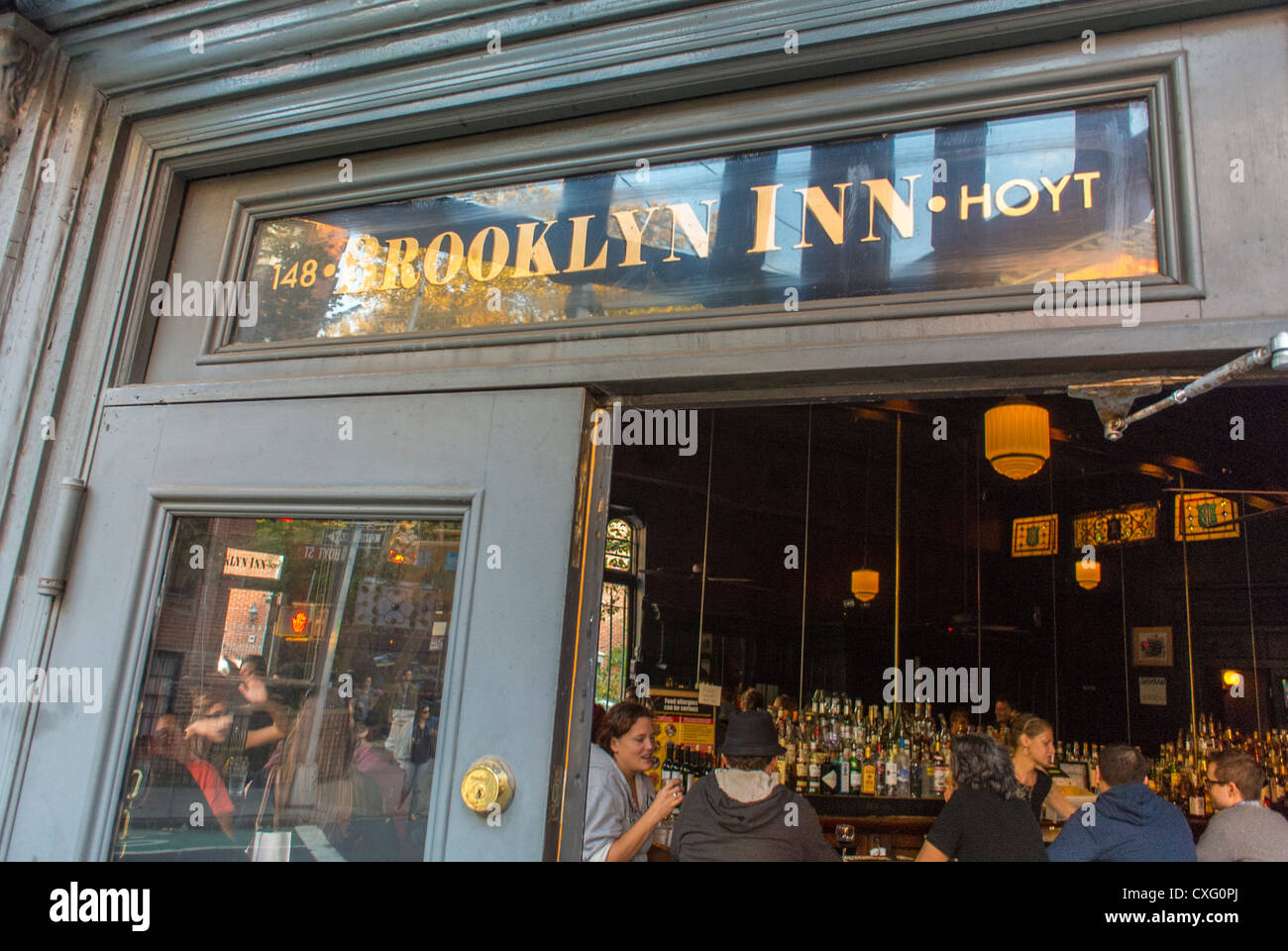 New York City, NY, USA, 'Brooklyn Inn Hoyt' Bar locale, Front Door, Tavern Scenes, vintage interior bar; locale bar quartiere Foto Stock