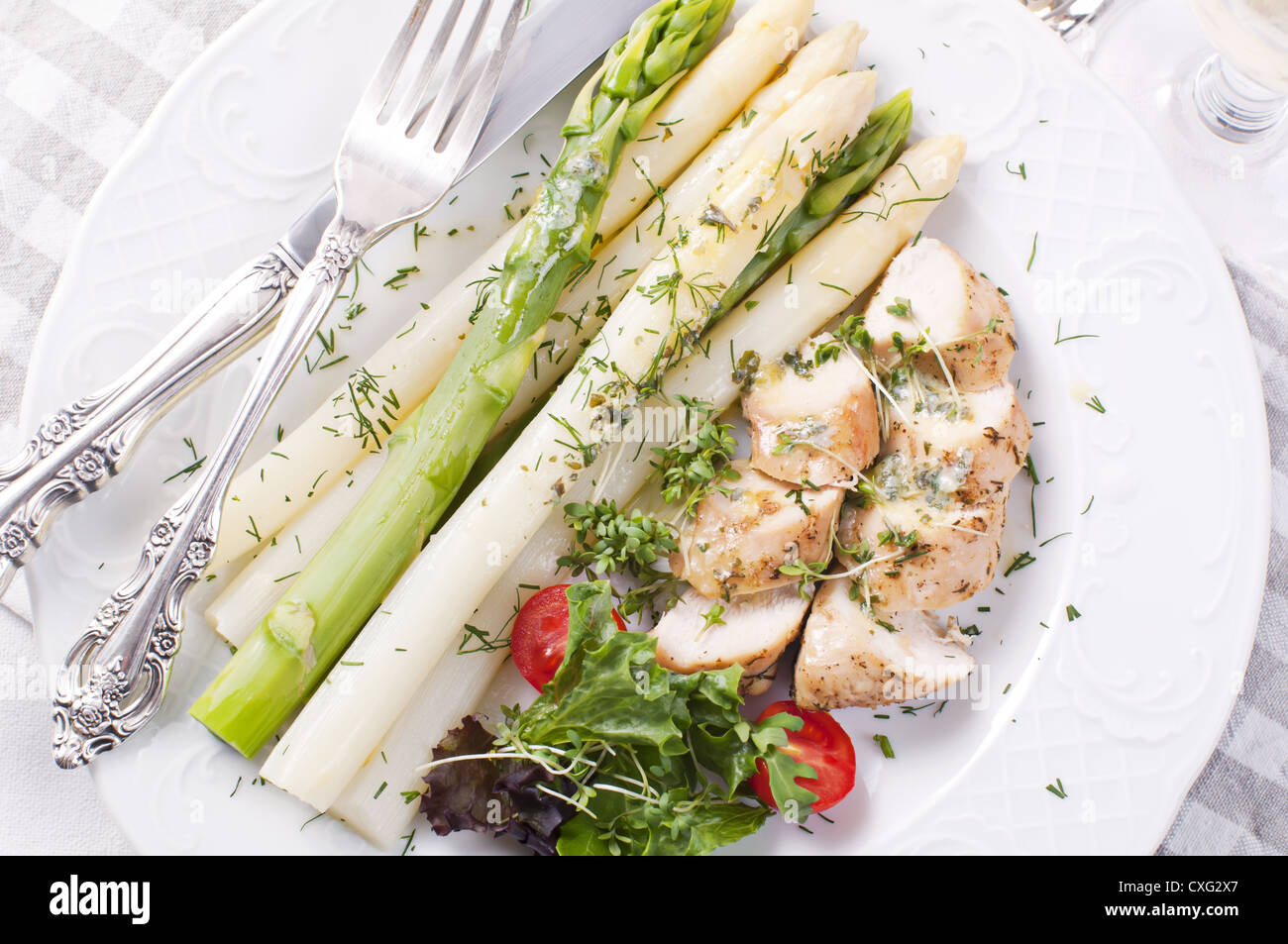 Asparague con arrosti di filetto di carne Foto Stock
