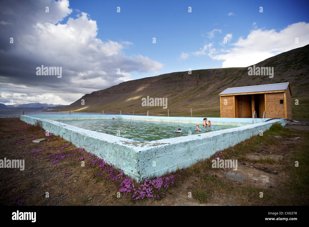 Reykjalaug, piscina geotermica nell'Westfjords di Islanda Foto Stock