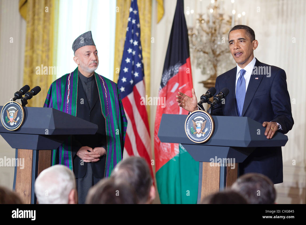 Il Presidente Usa Barack Obama accoglie favorevolmente il presidente Hamid Karzai dell'Afghanistan presso la Casa Bianca 12 Maggio 2010 a Washington, DC. Foto Stock