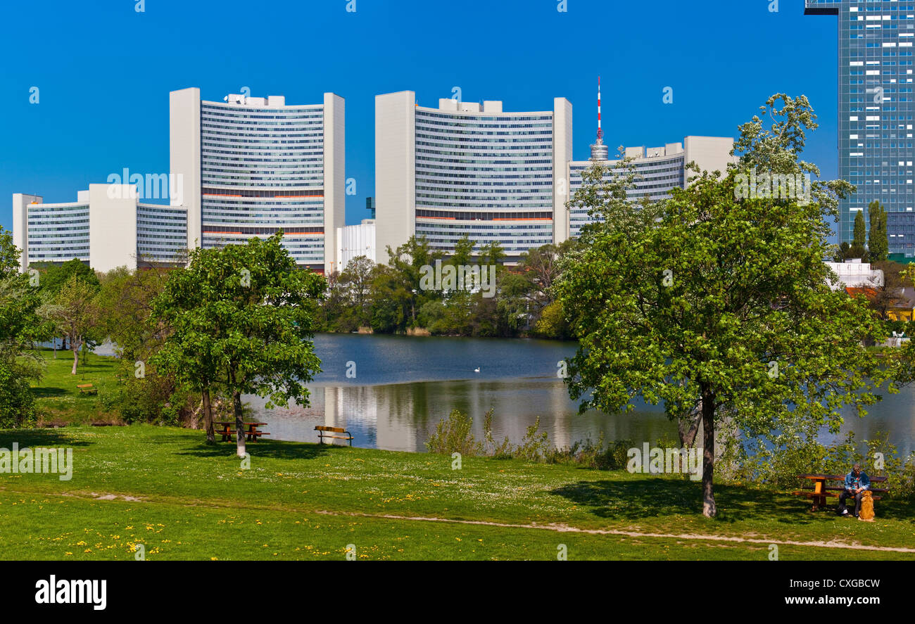 Skyline Uno City Vienna in estate Foto Stock