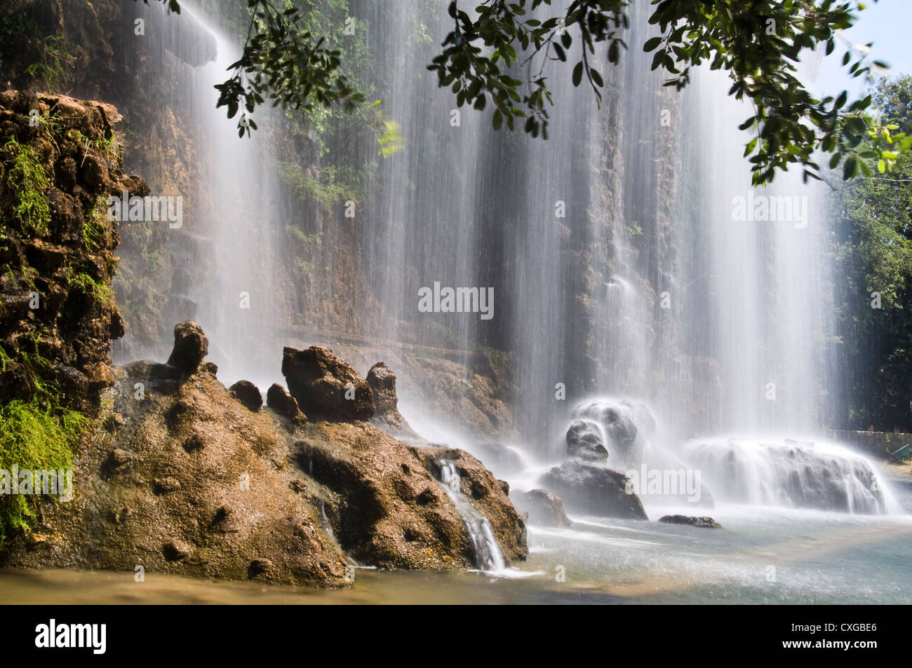 Cascata artificiale nel Parc de la Colline du Chateau - Nizza, Francia Foto Stock