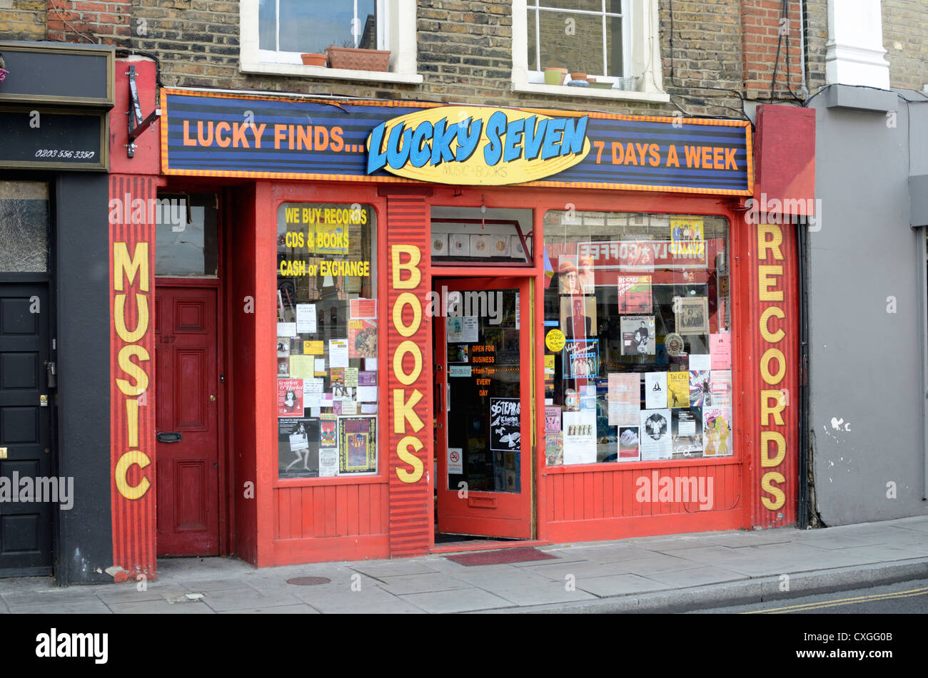 Lucky sette musica, libri e record shop in Stoke Newington Church Street, Stoke Newington, Londra, Inghilterra Foto Stock