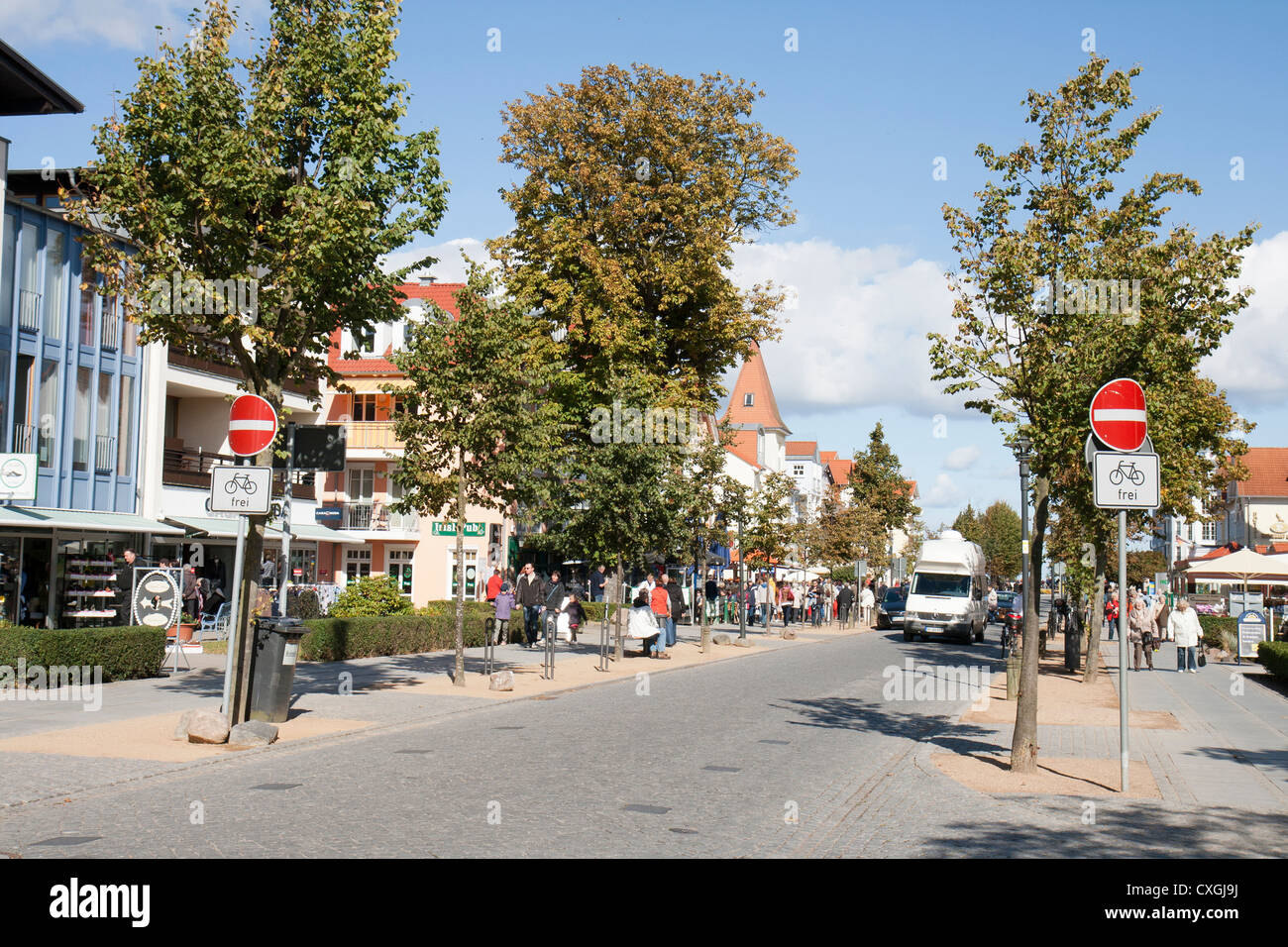 Kuhlungsborn Ost, Germania con la strada principale Foto Stock