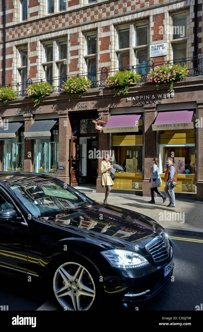 Macchina parcheggiata fuori Mappin e Webb, Old Bond Street, Londra. Foto Stock