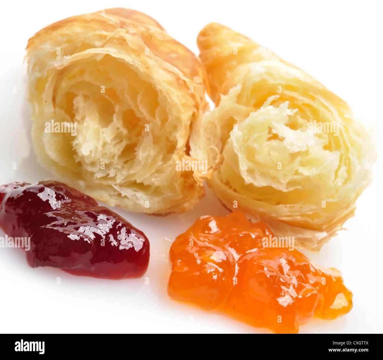 La fragola e confettura di albicocca e cornetti freschi,Close Up Foto Stock