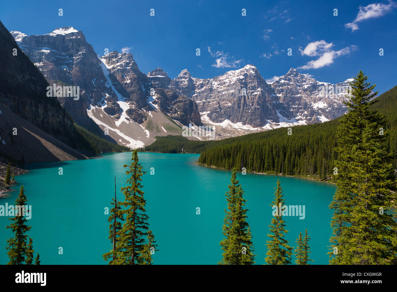 ALBERTA, CANADA - il Lago Moraine, un lago glaciale nel Parco Nazionale di Banff. Foto Stock