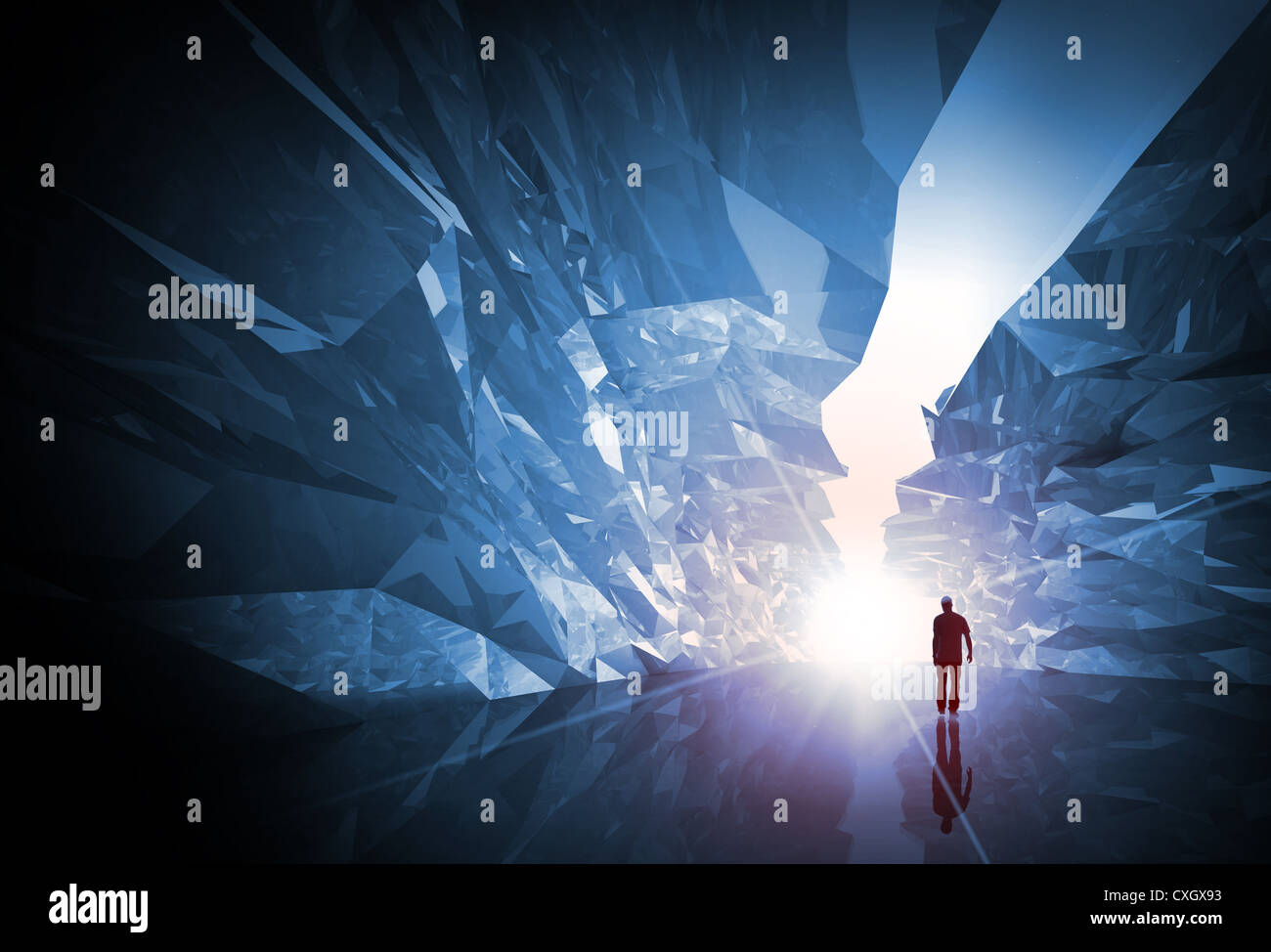 L'uomo cammina attraverso il cristallo fantasy corridoio con pareti resistenti e luminosa incandescente fine Foto Stock