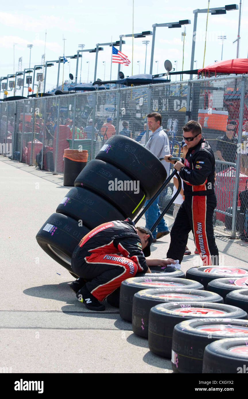 Ottenere pneumatici Racing pronto per la gara Foto Stock