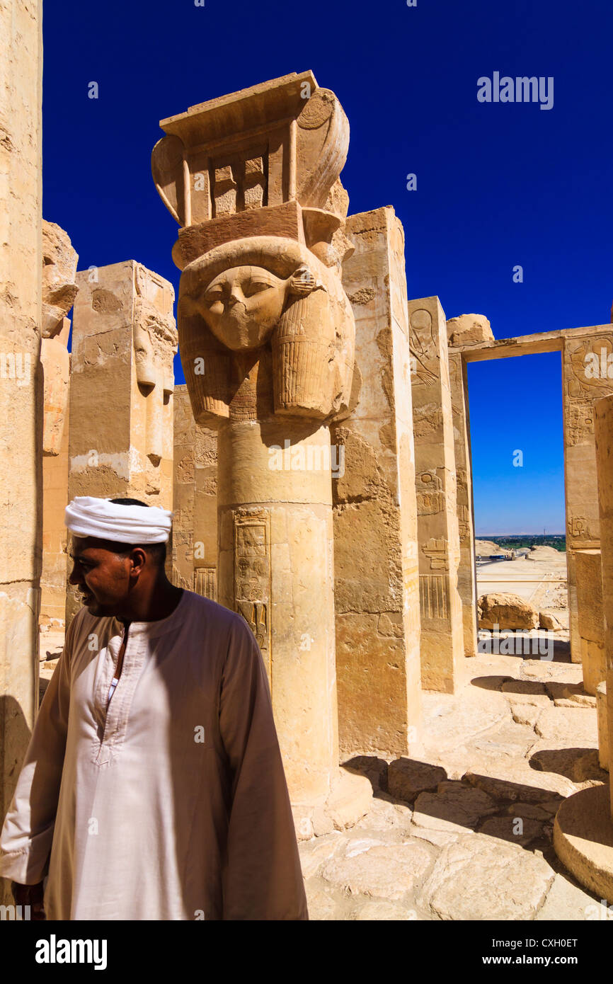 Guardia a Deir al-Bahri, il Tempio di Hatshepsut, Luxor, Egitto Foto Stock