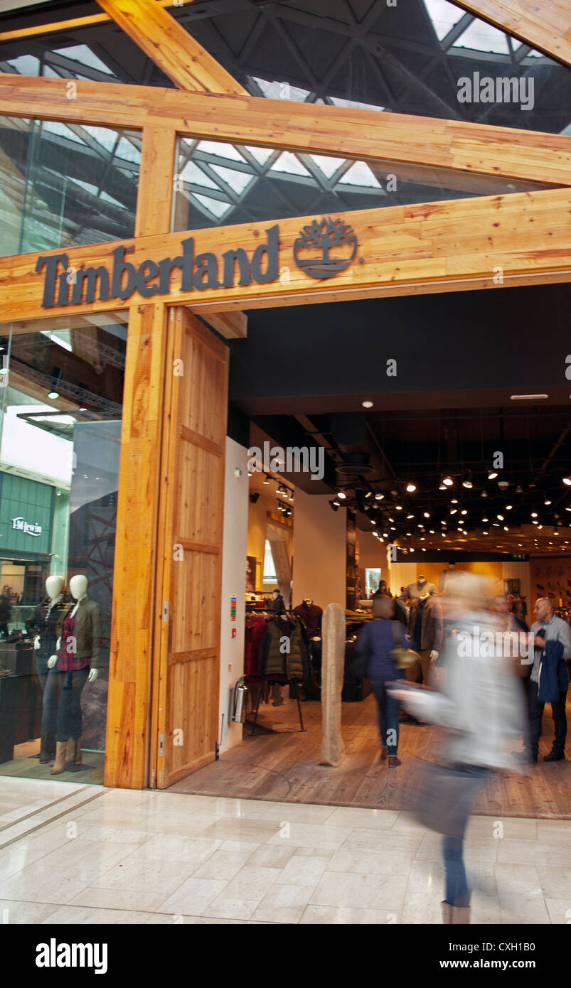 Interno del Centro Commerciale Westfield mostra Timberland Store, Shepherd's Bush, London, England, Regno Unito Foto Stock