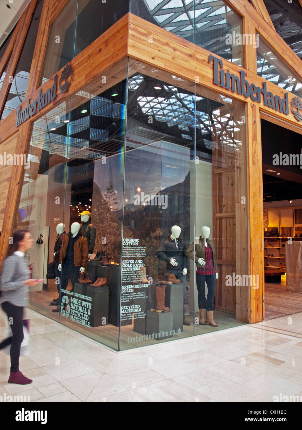 Interno del Centro Commerciale Westfield mostra Timberland Store, Shepherd's Bush, London, England, Regno Unito Foto Stock