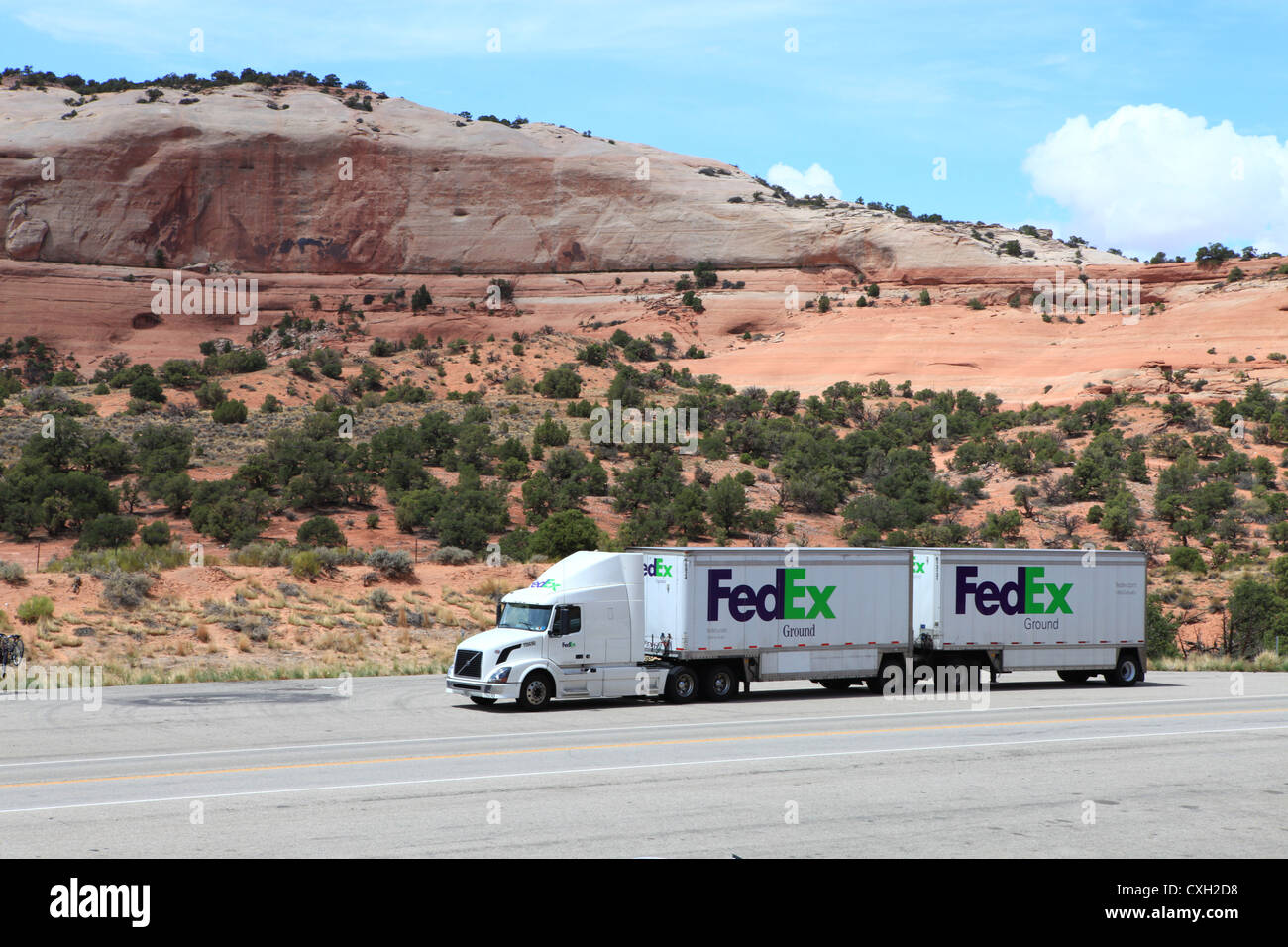 Fedex carrello su autostrada in Moab, Utah, USA Foto Stock