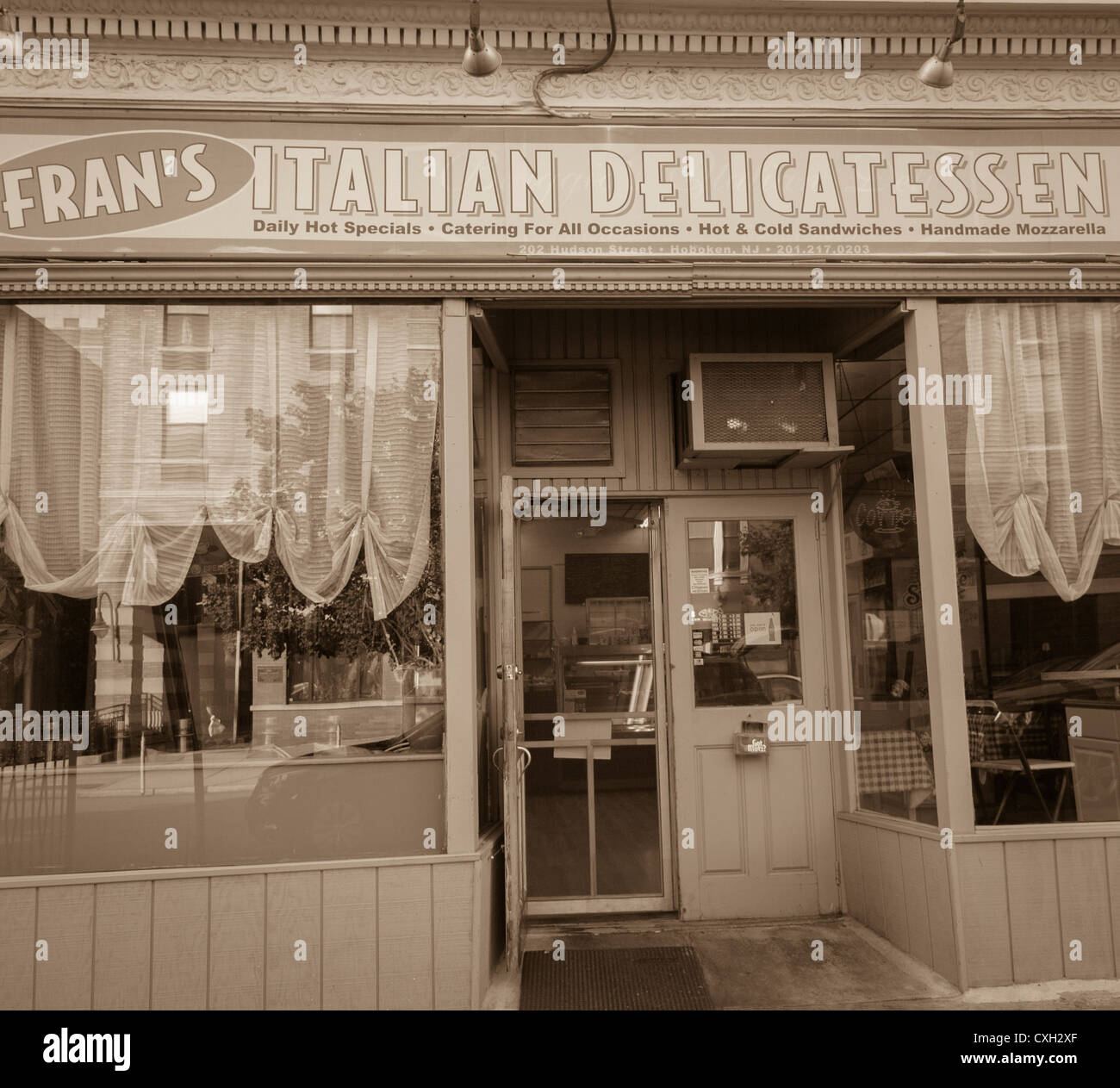 Hoboken, New Jersey, USA, Old americana Store Front, 'Fran's' Italian Restaurant (look Instagram), negozio d'epoca Foto Stock