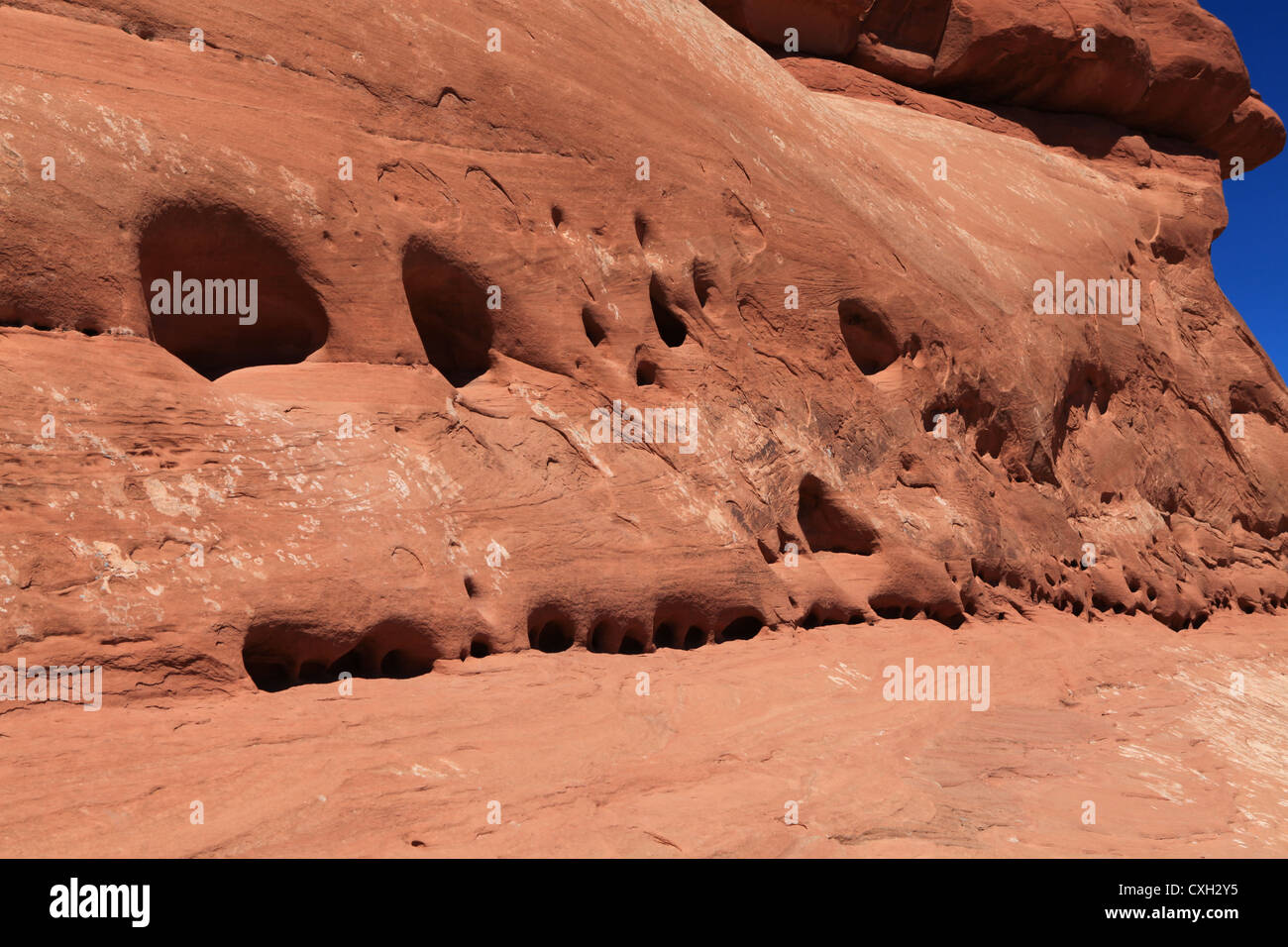 Arenaria porosa rock formazione nel Parco Nazionale di Arches, Utah Foto Stock