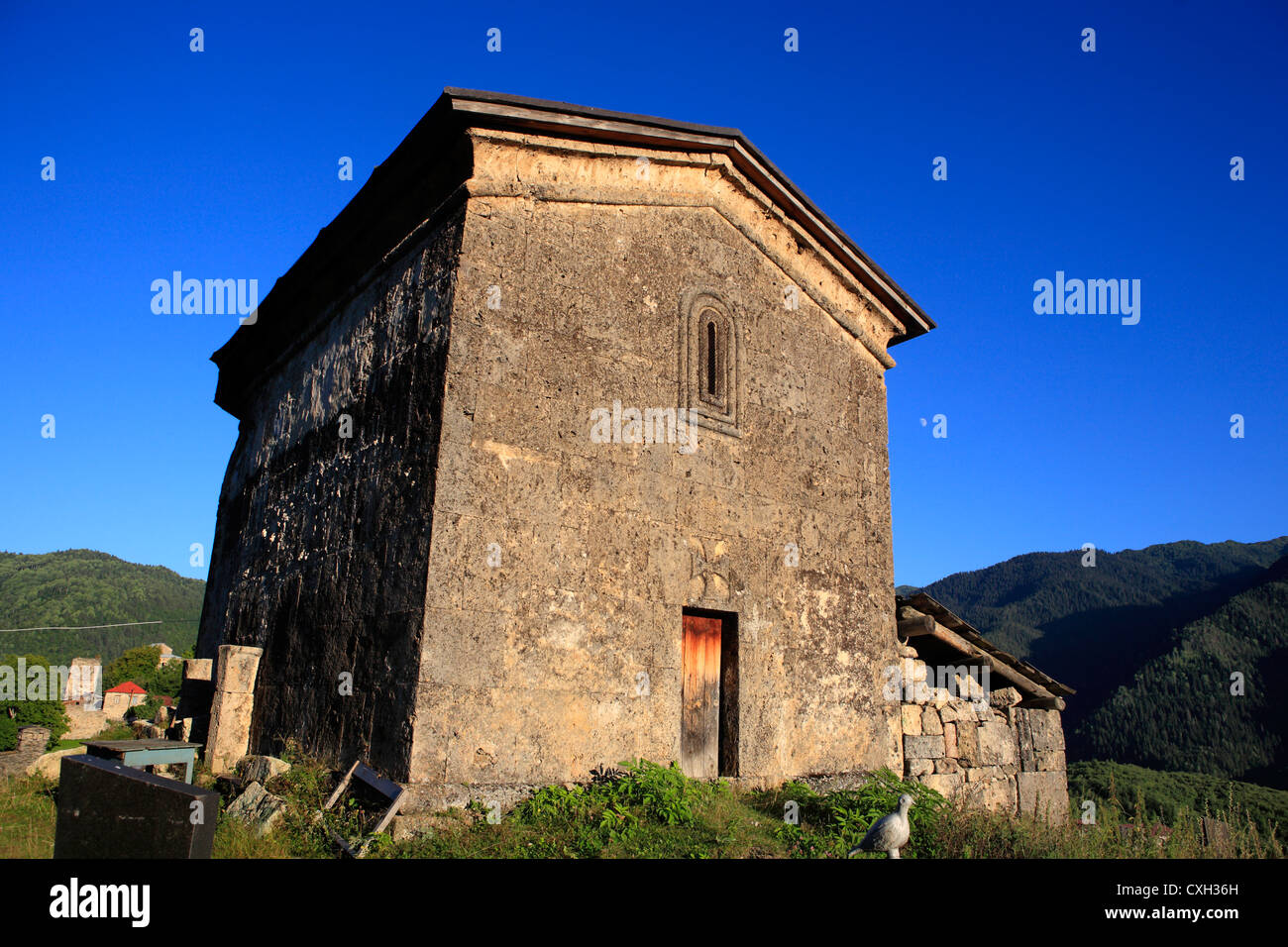 Chiesa rurale, Matskhvarishi, Latali comunità Svanetia superiore, Georgia Foto Stock