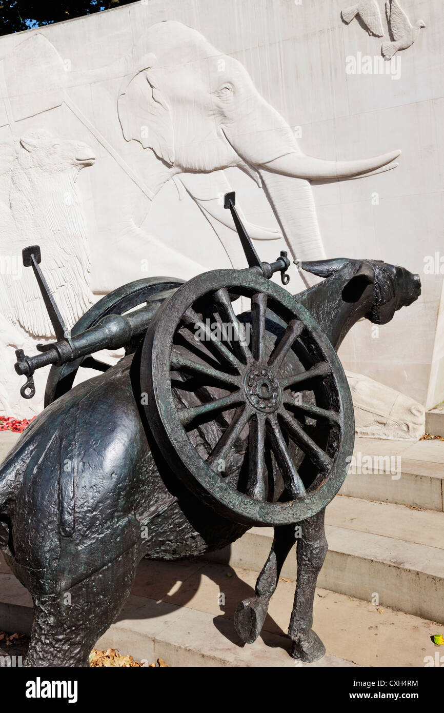 Inghilterra, Londra, Hyde Park, gli animali nel memoriale di guerra da David Backhouse Foto Stock