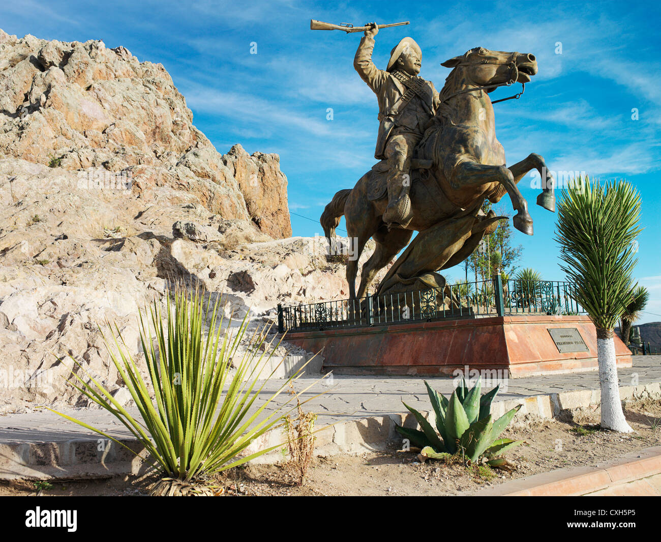 Cerro de la Bufa. Una statua di Pancho Villa (centrale), e Felipe Angeles commemoratign la battaglia di Zacatecas Foto Stock