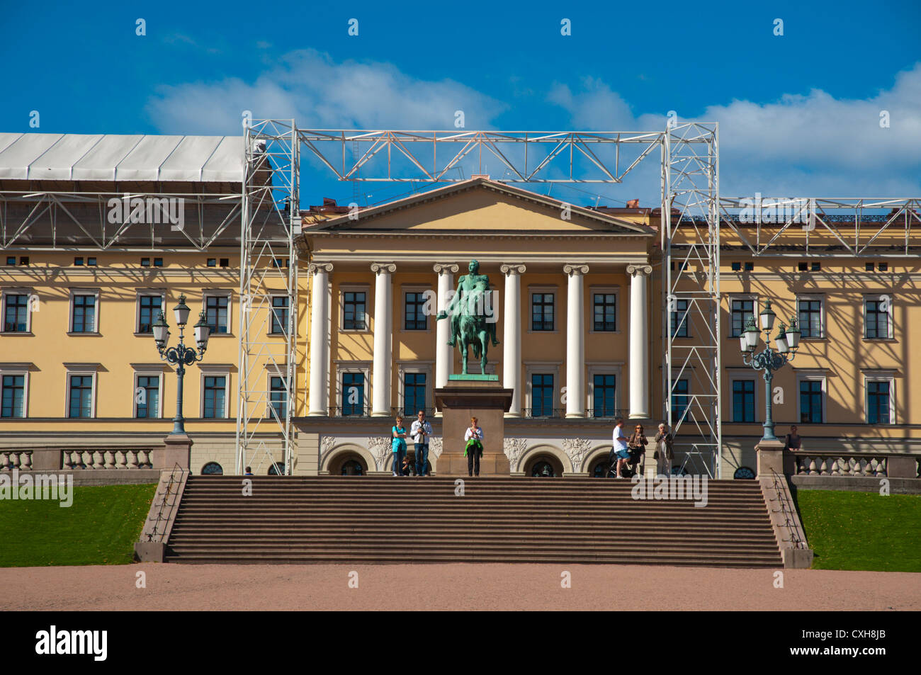 Det Kongelige Slott il Palazzo Reale di essere rinnovato centro di Oslo Norvegia Europa Foto Stock