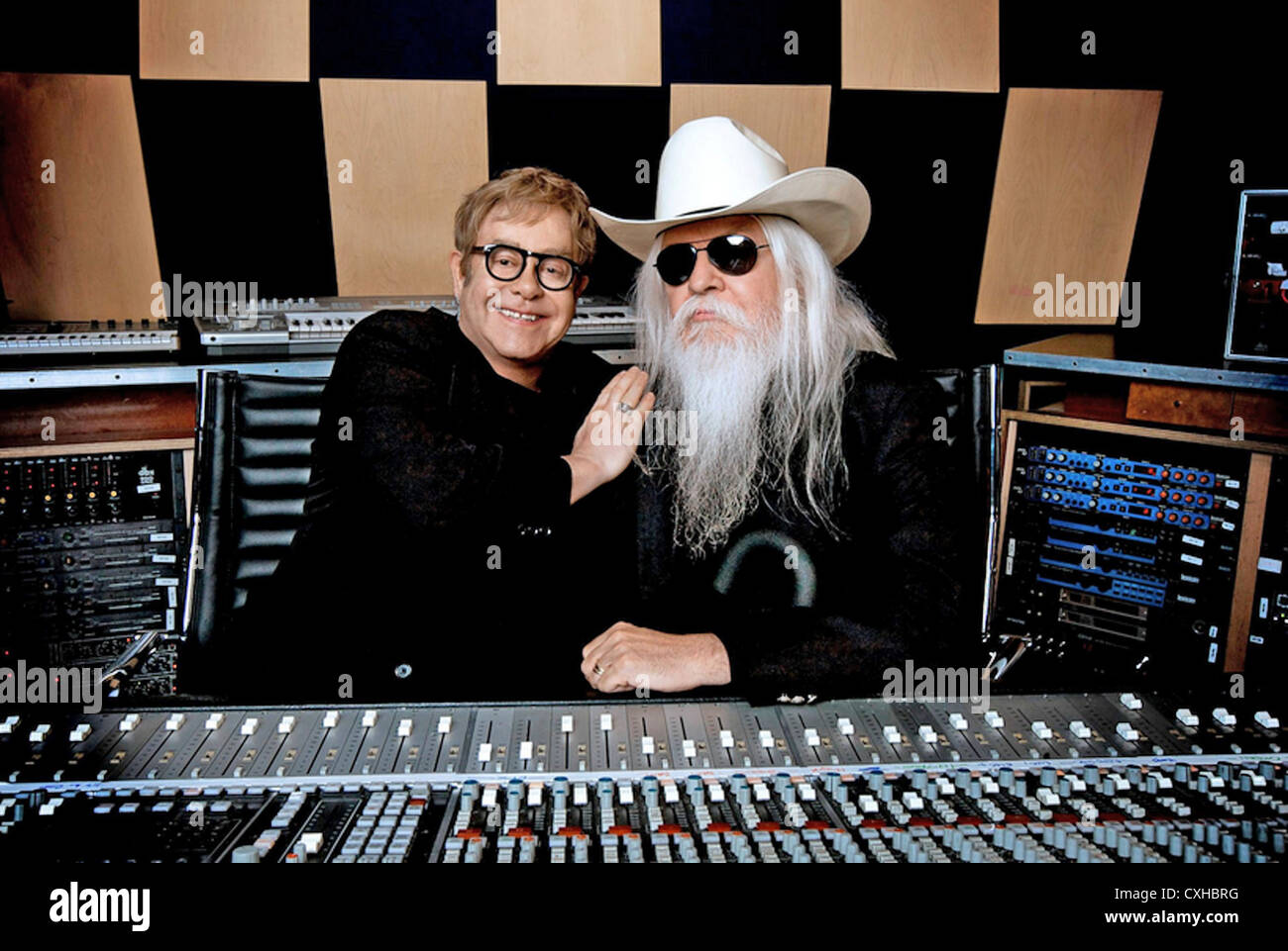 L'Unione 2011 pellicole viniliche produzione con Elton John a sinistra e Leon Russell Foto Stock