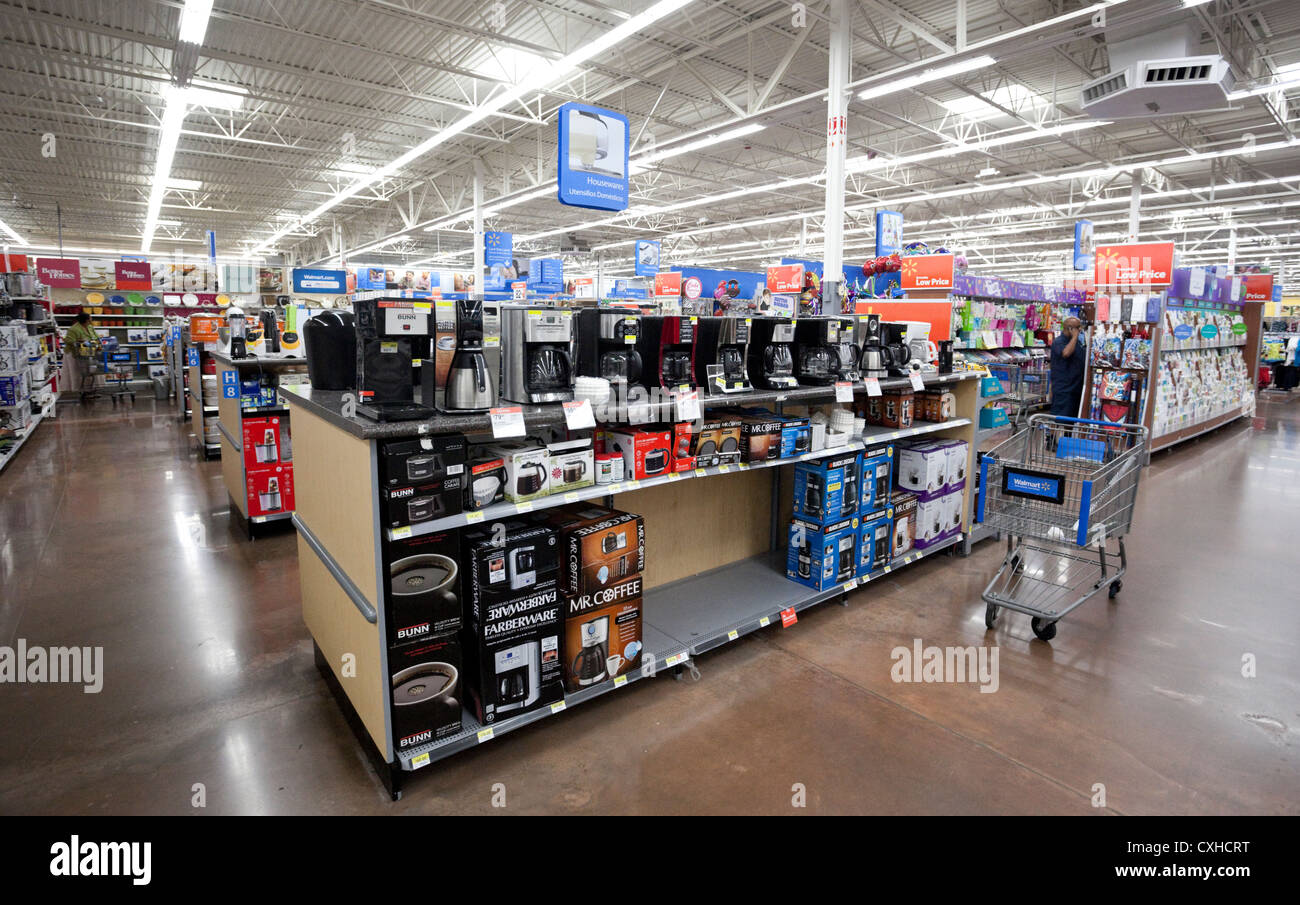 Apparecchio dipartimento presso un Walmart store a Miami, Florida, Stati Uniti d'America. Foto Stock