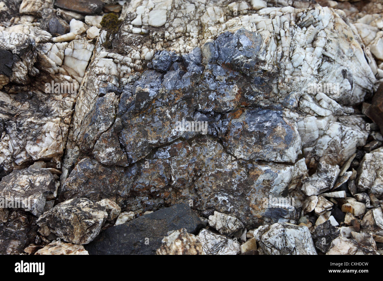 La Galena (minerale di piombo) Circondato da baritina (solfato di bario) trovato vicino alla mucca verde miniere di piombo Teesdale County Durham Regno Unito Foto Stock