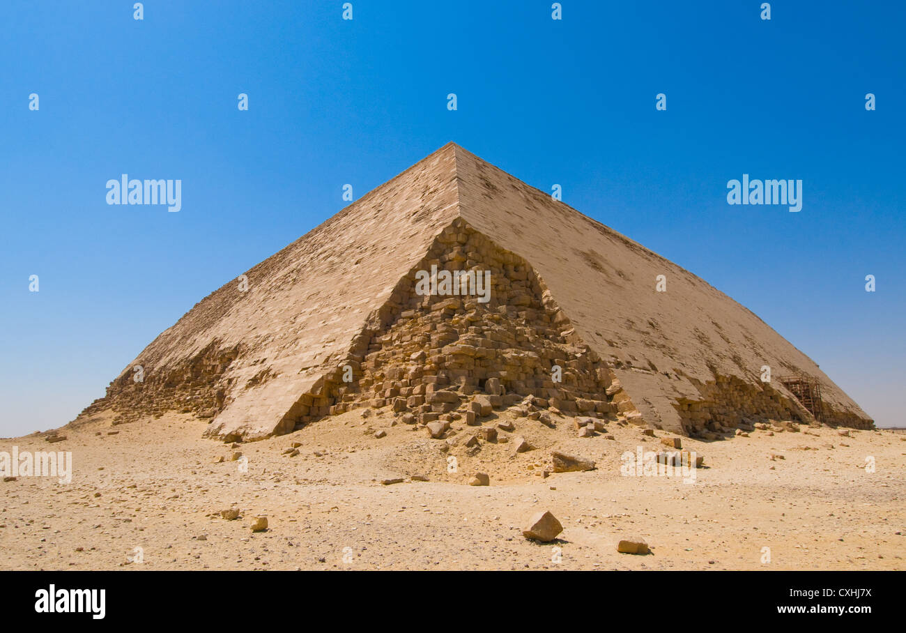 Piegate piramide a Dahshur, Il Cairo, Egitto Foto Stock