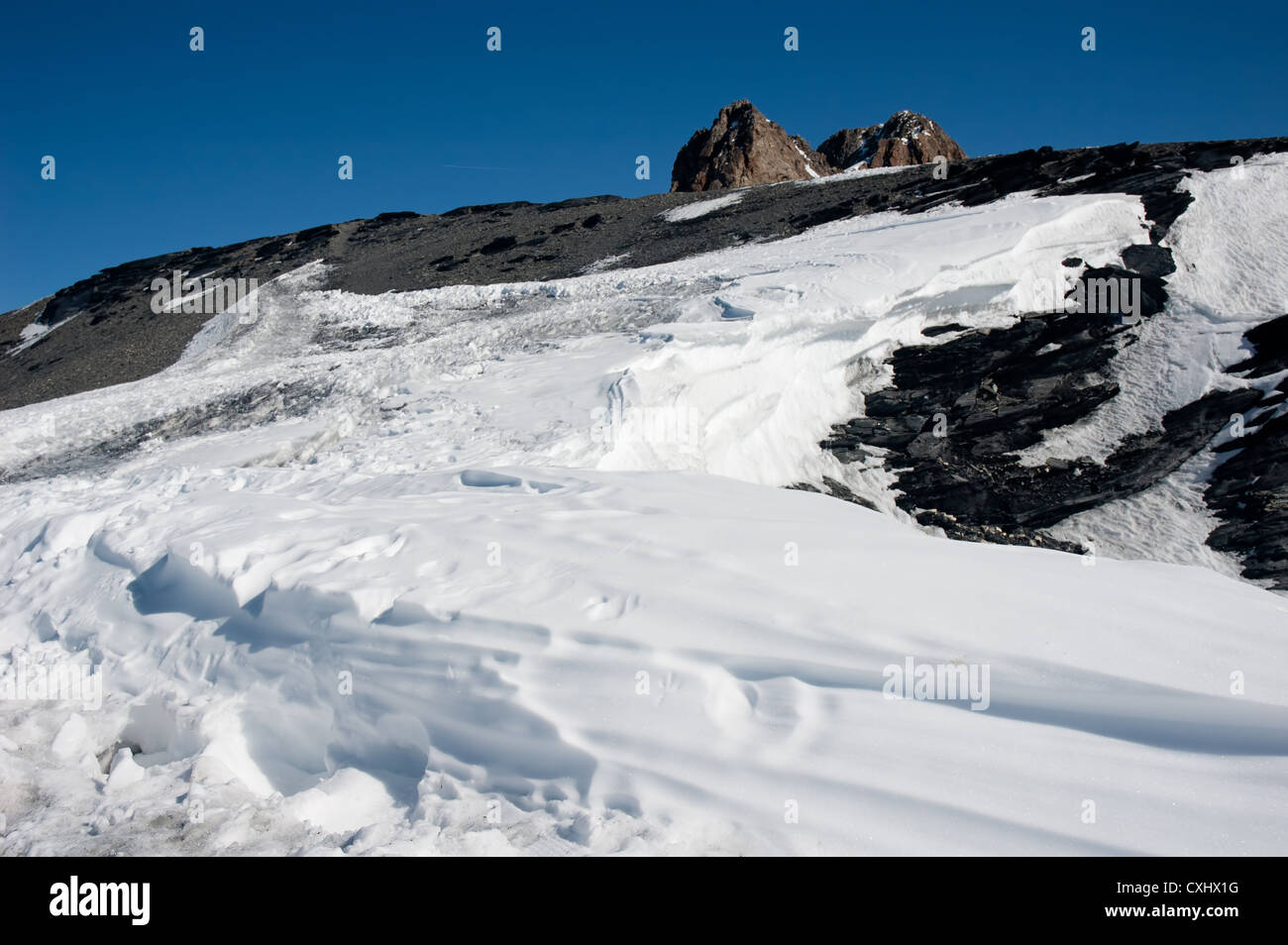 Montagna nelle Alpi francesi in inverno Foto Stock