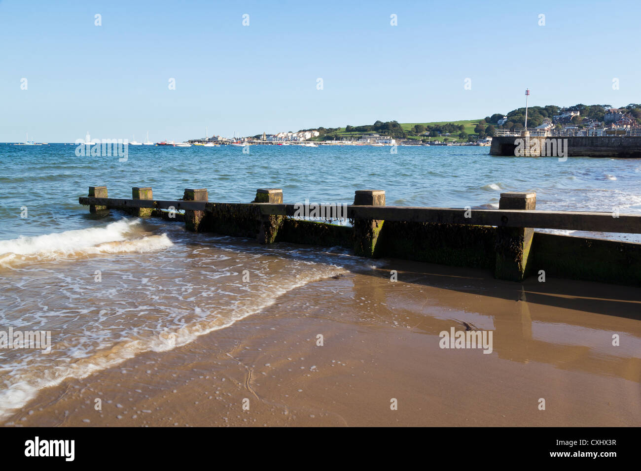 Pennelli sulla spiaggia di Swanage Inghilterra Dorset Regno Unito Foto Stock
