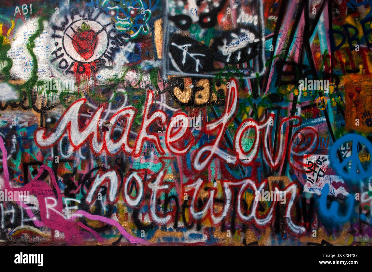 Dettaglio di un famoso muro di Lennon a Praga Foto Stock