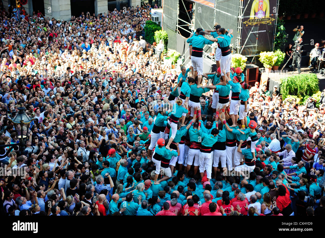 Tradizionale edificio Castellers castelli umani per la merce Festival di Barcellona, Spagna. Foto Stock