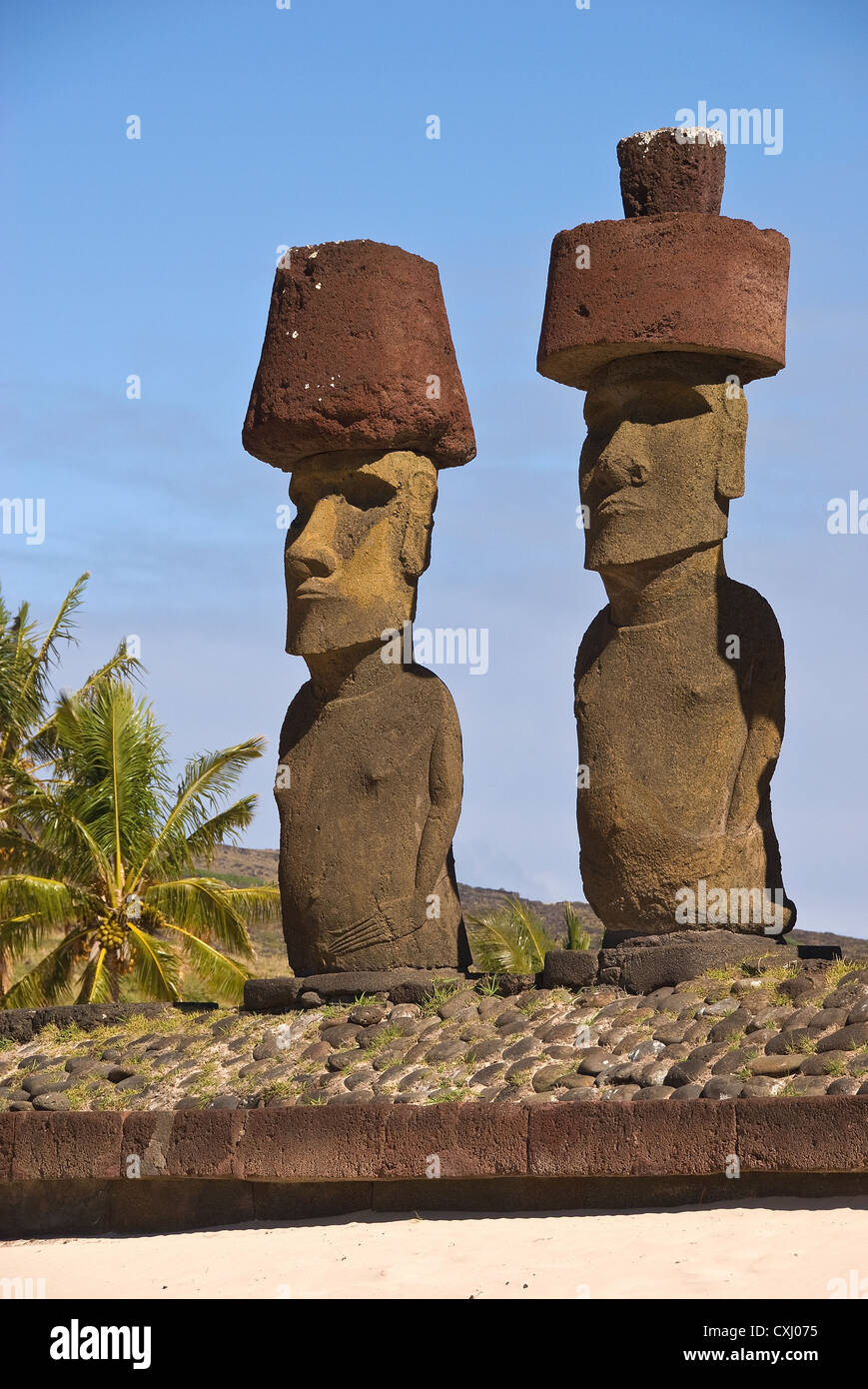 Elk198-5211v Cile, Isola di Pasqua, Anakena Ahu Nau Nau, moai statue Foto Stock