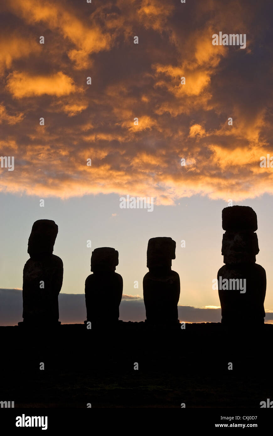 Elk198-5332v Cile, Isola di Pasqua, Ahu Tongariki, moai statue Foto Stock