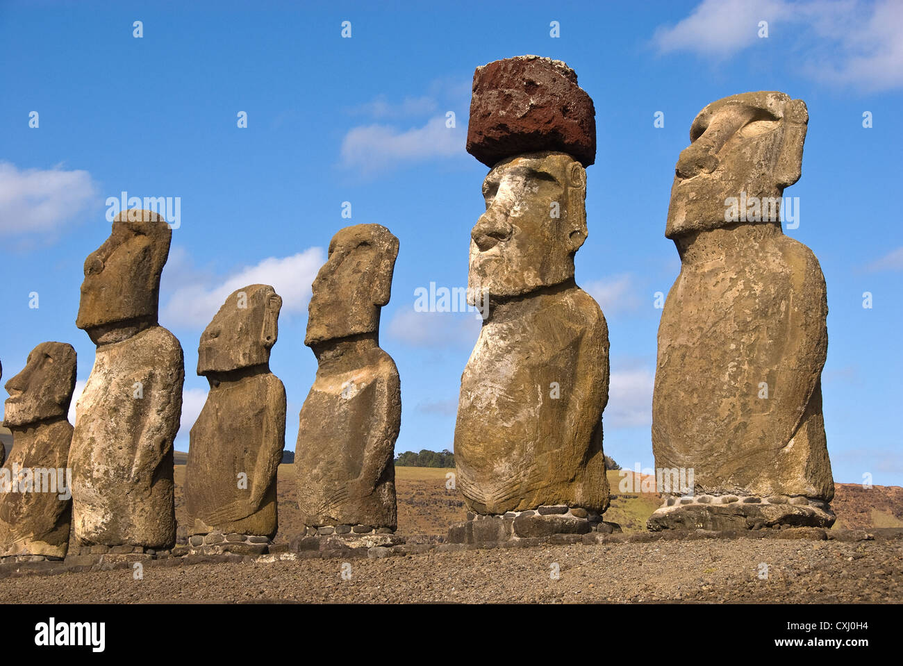 Elk198-5375 Cile, Isola di Pasqua, Ahu Tongariki, moai statue Foto Stock