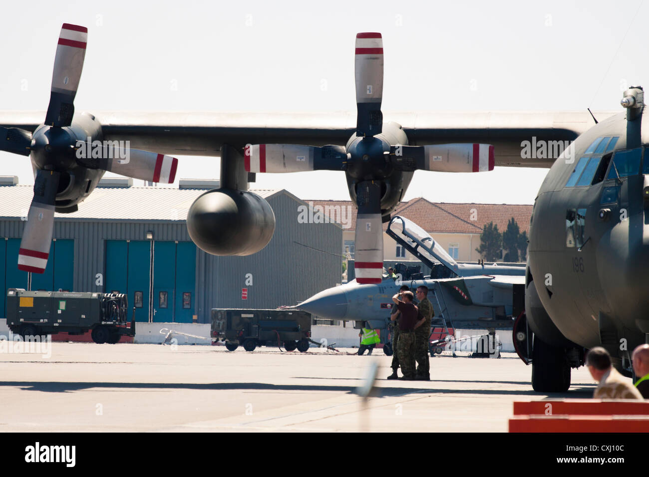 Dettaglio del Lockheed C-130 Hercules a turboelica i velivoli militari da trasporto a RAF aeroporto di Gibilterra. 2 luglio 2012, Gibilterra, Regno Unito. Foto Stock