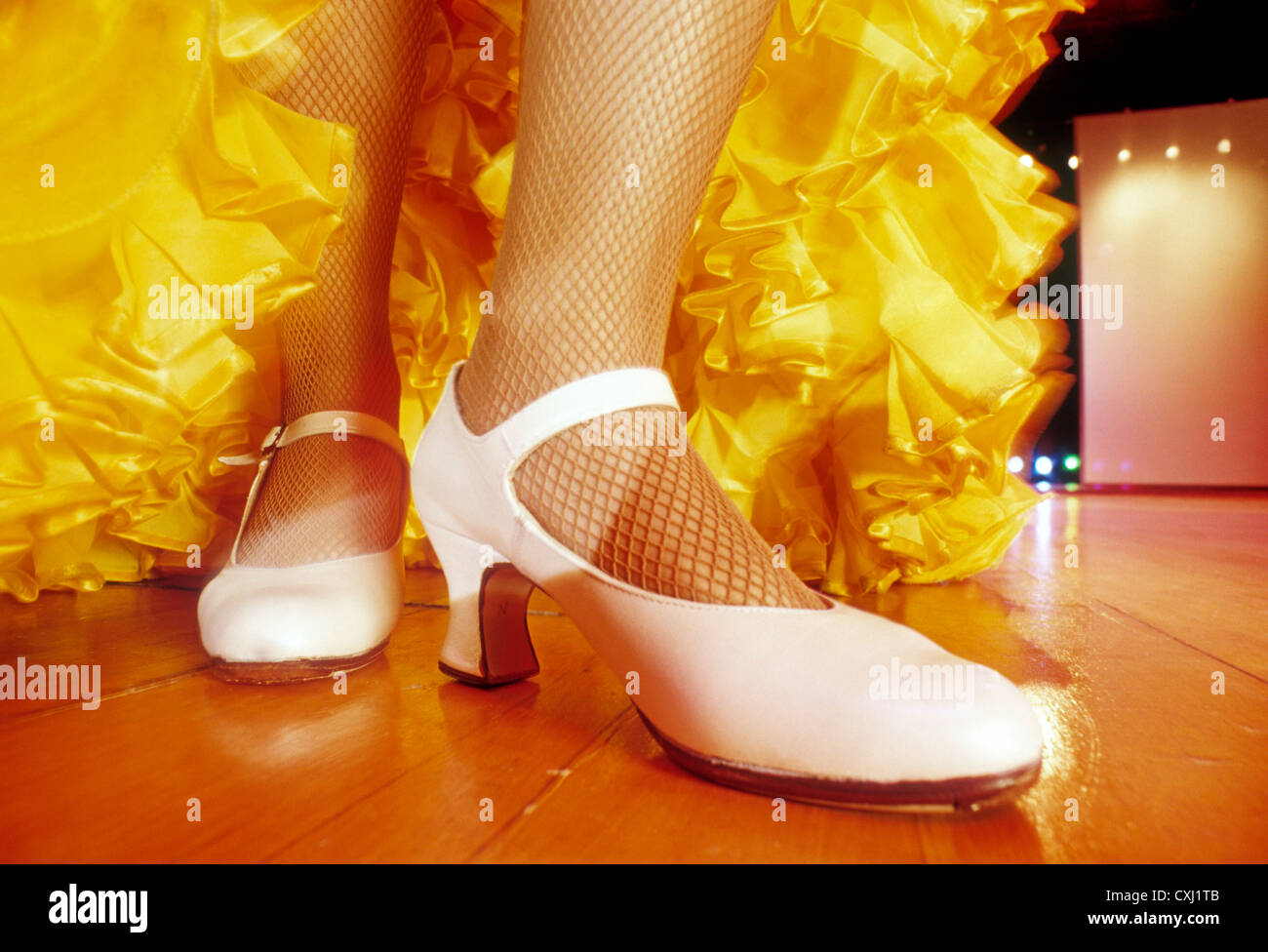 Dettaglio dei piedi di una ballerina di flamenco detalle de los pies de n.a. bailaora de flamenco Foto Stock