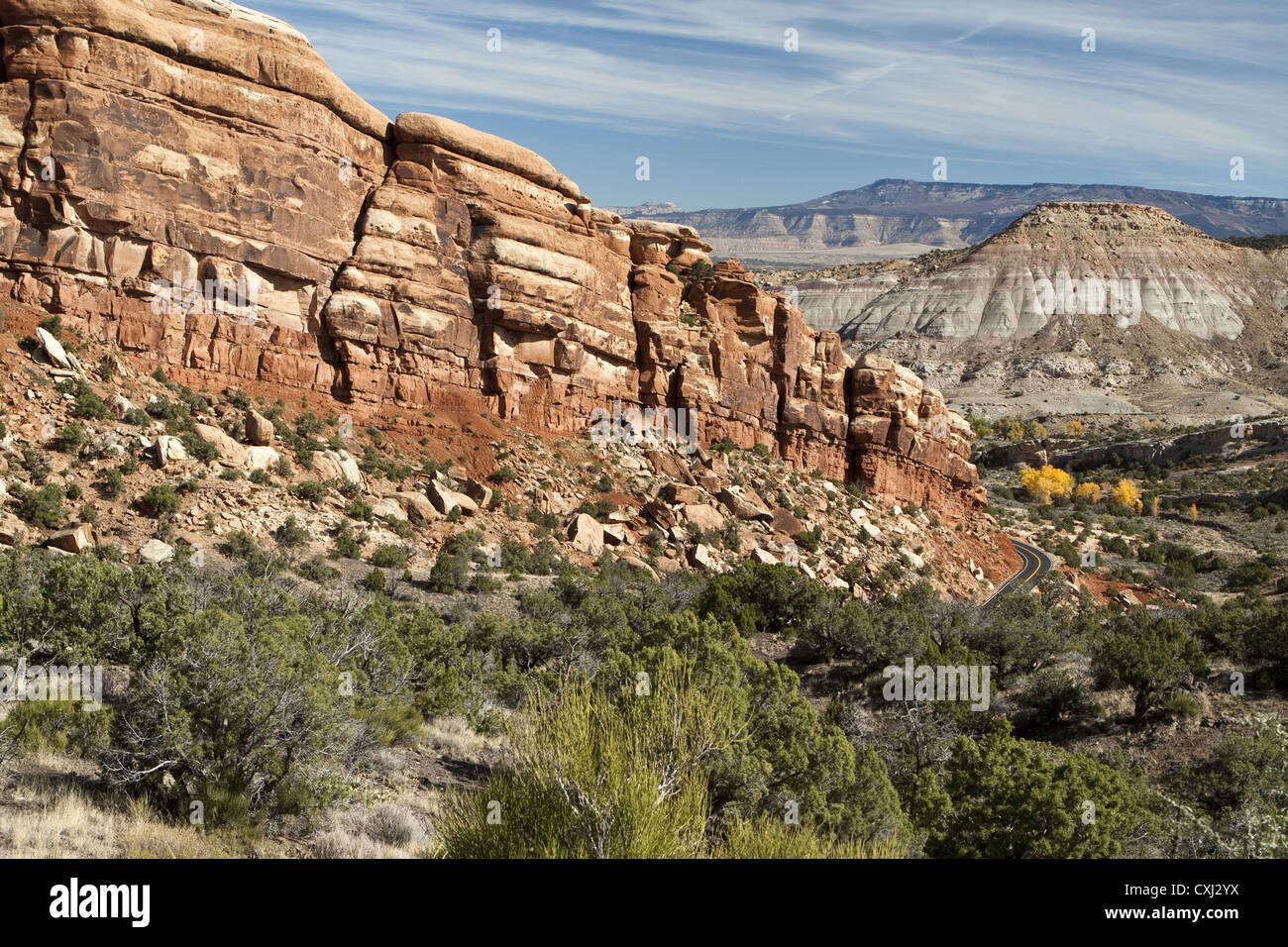 Vista verso prenota cliffs dall'interno il Colorado National Monument, vicino a Grand Junction Colorado, Stati Uniti d'America. Foto Stock
