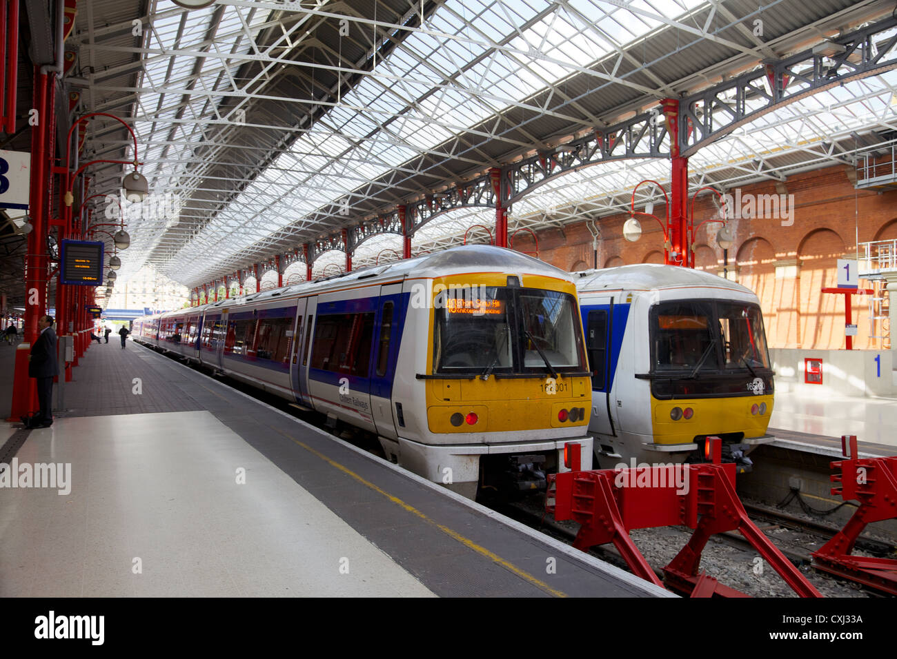 I treni a stazione ferroviaria Marylebone, London Foto Stock